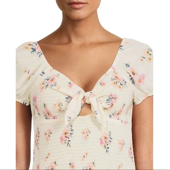 NWT - Madden NYC Floral Cut-Out Smocked Mini Dress - Sweetheart Neck 🌸 - Picture 4 of 9